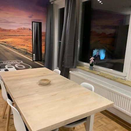 Mainpark Apartment 4 Schlafzimmer Bis Zu 10 Personen Direkt Ueber Aschaffapartment Bei Aschaffenburg Mainaschaff Eksteriør bilde