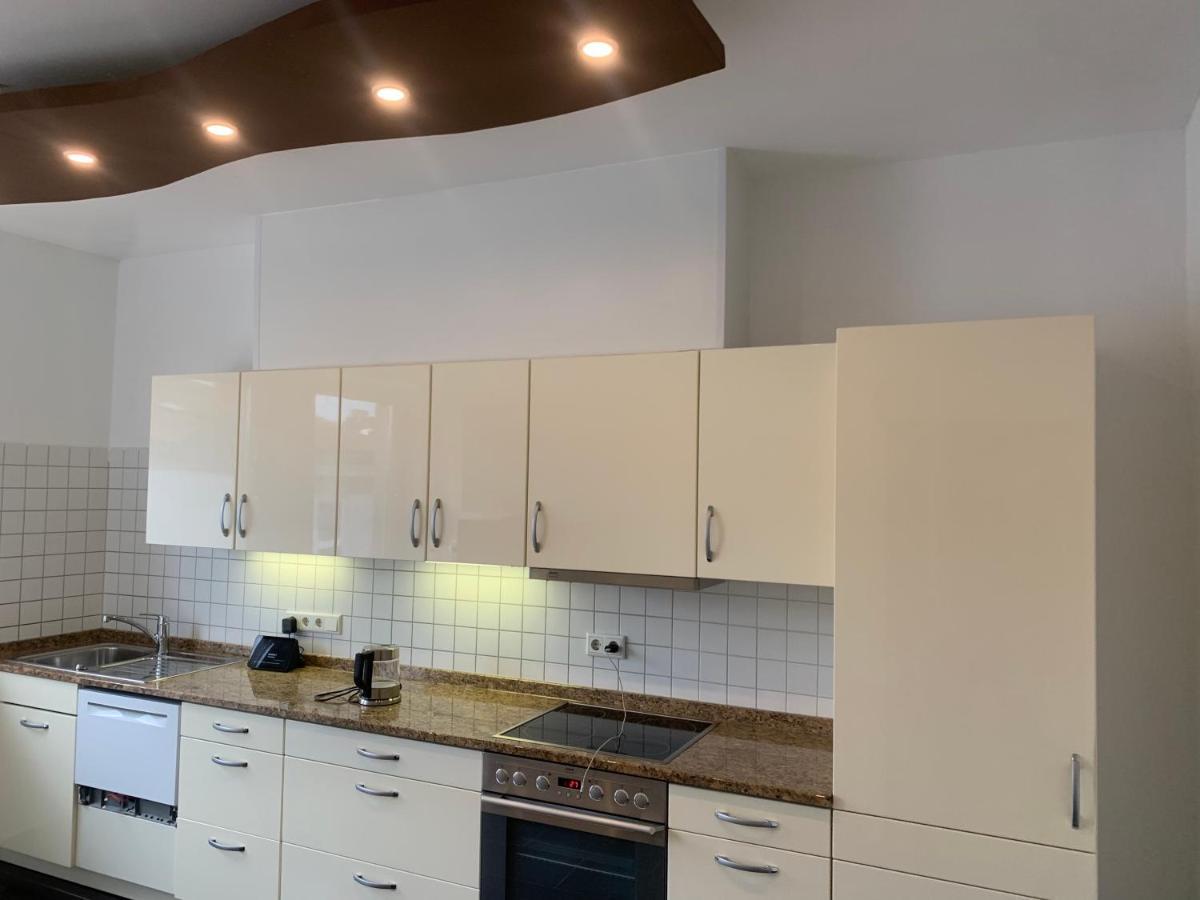 Mainpark Apartment 4 Schlafzimmer Bis Zu 10 Personen Direkt Ueber Aschaffapartment Bei Aschaffenburg Mainaschaff Eksteriør bilde