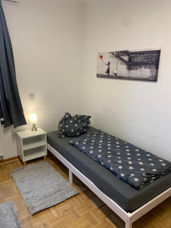 Mainpark Apartment 4 Schlafzimmer Bis Zu 10 Personen Direkt Ueber Aschaffapartment Bei Aschaffenburg Mainaschaff Eksteriør bilde