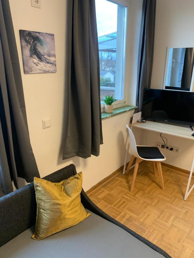Mainpark Apartment 4 Schlafzimmer Bis Zu 10 Personen Direkt Ueber Aschaffapartment Bei Aschaffenburg Mainaschaff Eksteriør bilde