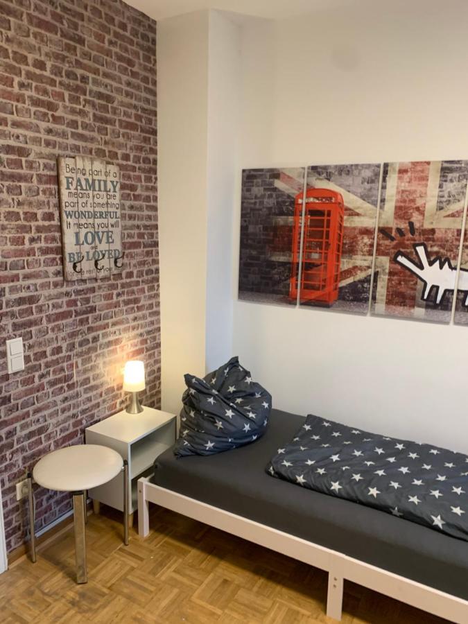 Mainpark Apartment 4 Schlafzimmer Bis Zu 10 Personen Direkt Ueber Aschaffapartment Bei Aschaffenburg Mainaschaff Eksteriør bilde
