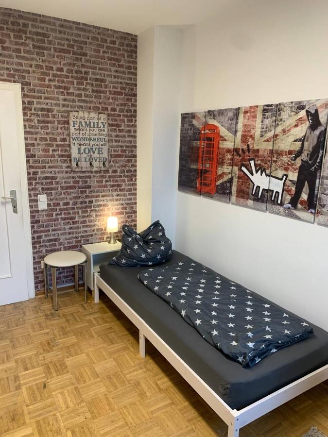 Mainpark Apartment 4 Schlafzimmer Bis Zu 10 Personen Direkt Ueber Aschaffapartment Bei Aschaffenburg Mainaschaff Eksteriør bilde
