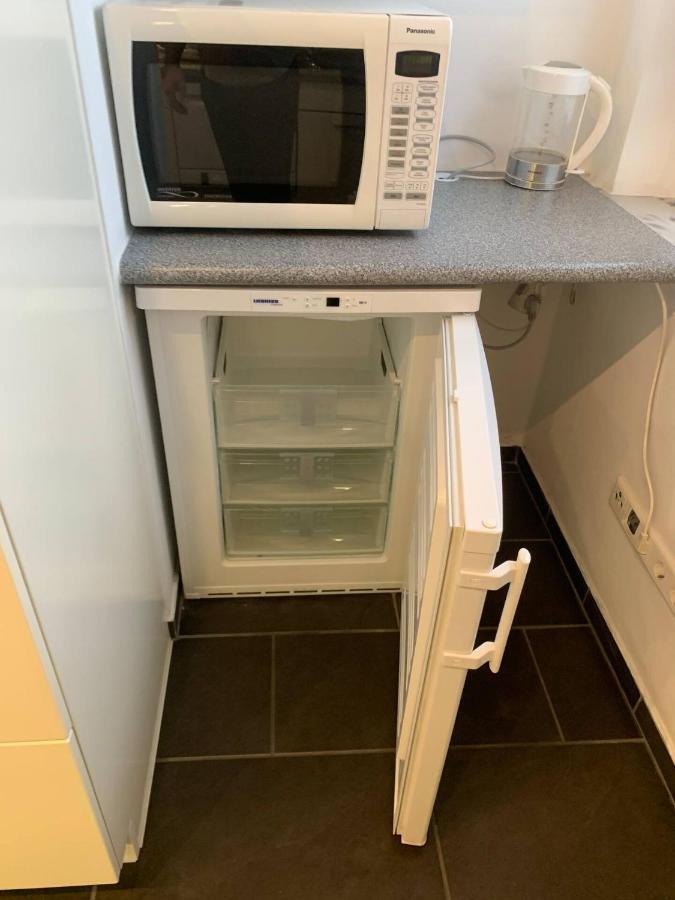 Mainpark Apartment 4 Schlafzimmer Bis Zu 10 Personen Direkt Ueber Aschaffapartment Bei Aschaffenburg Mainaschaff Eksteriør bilde