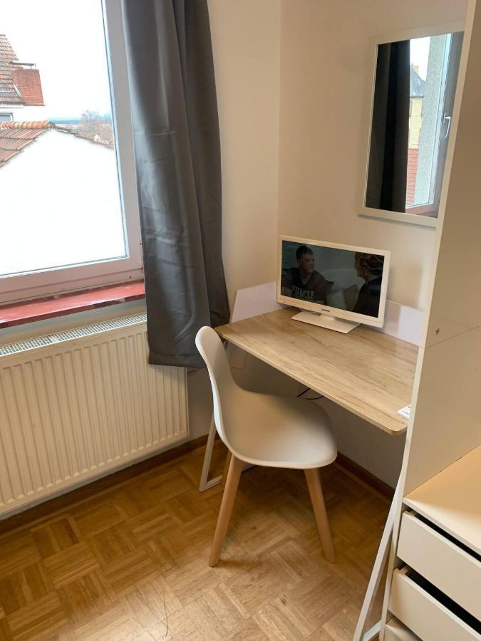 Mainpark Apartment 4 Schlafzimmer Bis Zu 10 Personen Direkt Ueber Aschaffapartment Bei Aschaffenburg Mainaschaff Eksteriør bilde