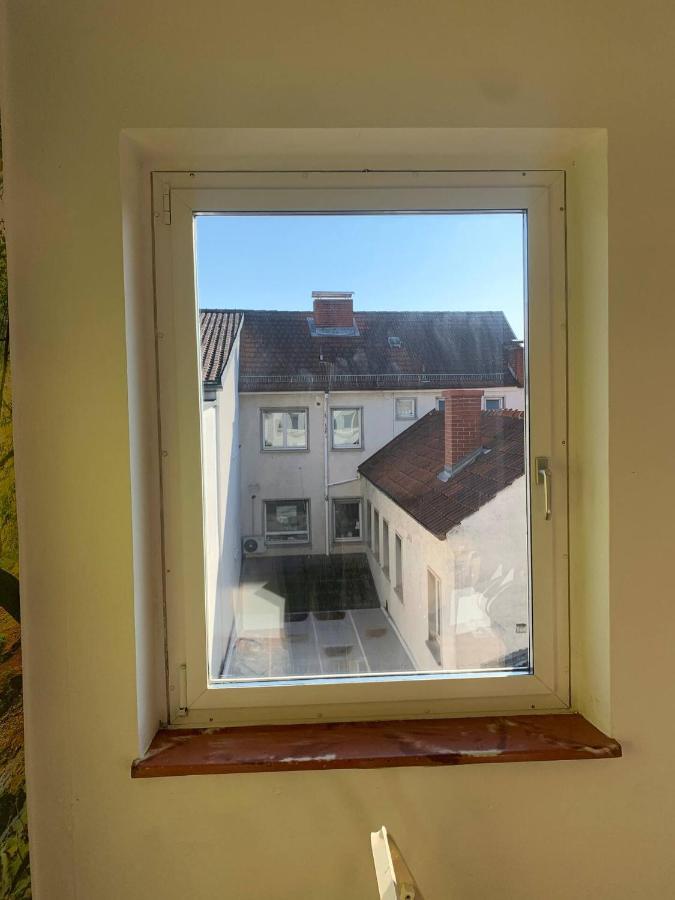 Mainpark Apartment 4 Schlafzimmer Bis Zu 10 Personen Direkt Ueber Aschaffapartment Bei Aschaffenburg Mainaschaff Eksteriør bilde
