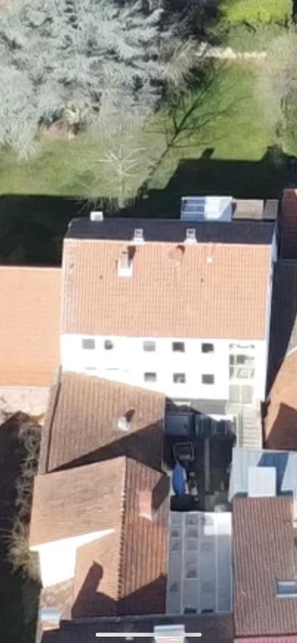Mainpark Apartment 4 Schlafzimmer Bis Zu 10 Personen Direkt Ueber Aschaffapartment Bei Aschaffenburg Mainaschaff Eksteriør bilde